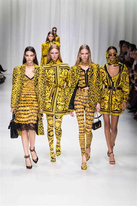 versace spring summer 2018 ready to wear|versace collection online store.